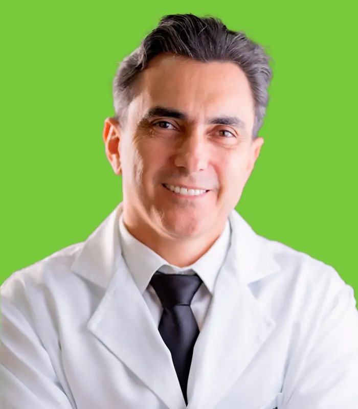 Dr. Rodrigo Lemos Carraro Especialidades: Oftalmologia geral e Plástica ocular